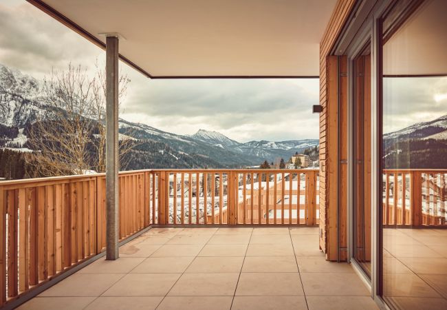 Terrace with seating area in the holiday home flat Adler Lodge D3 in Tauplitz