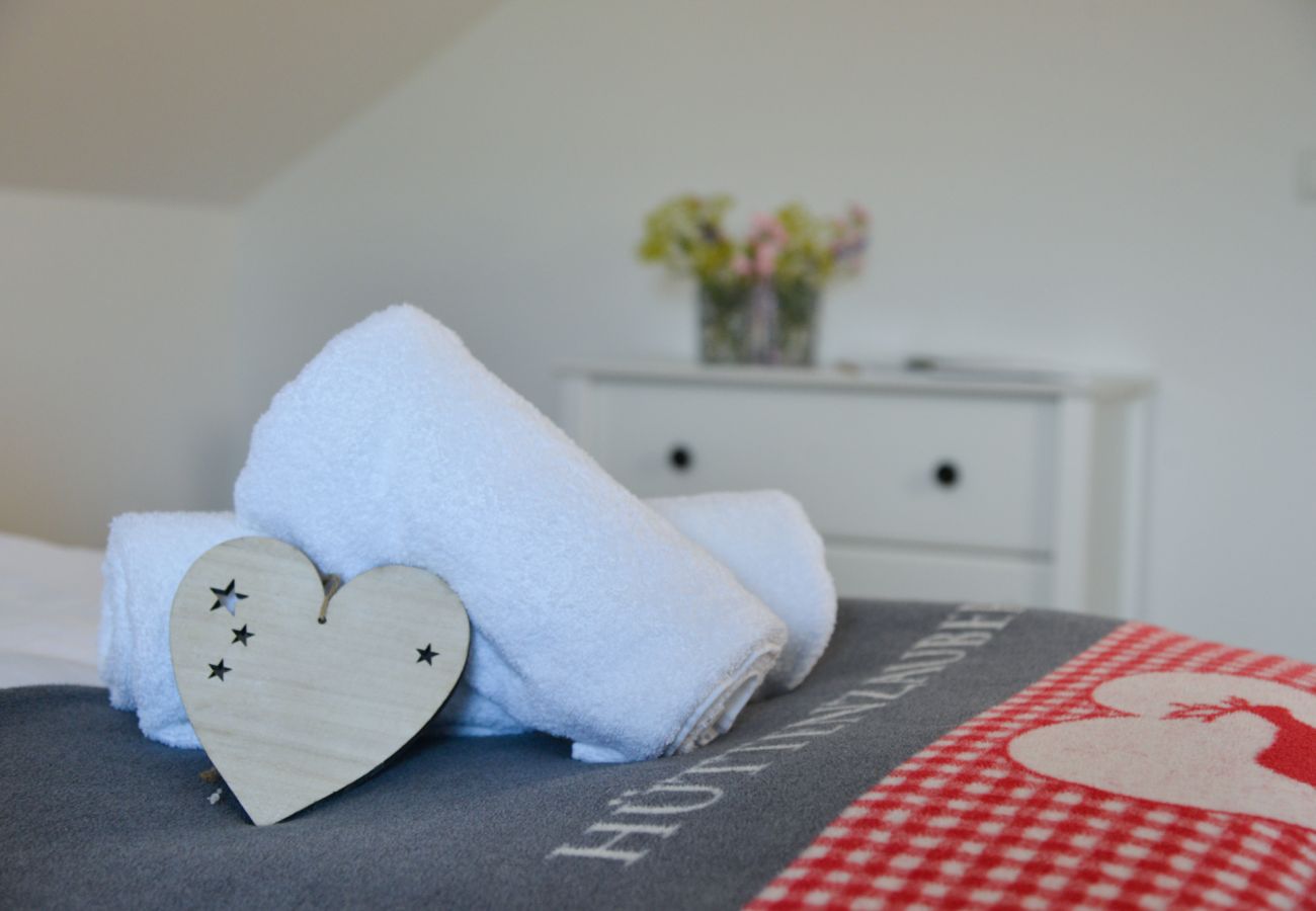 bed decorated in the holiday home Grimming Lodge Goldrute in Tauplitz