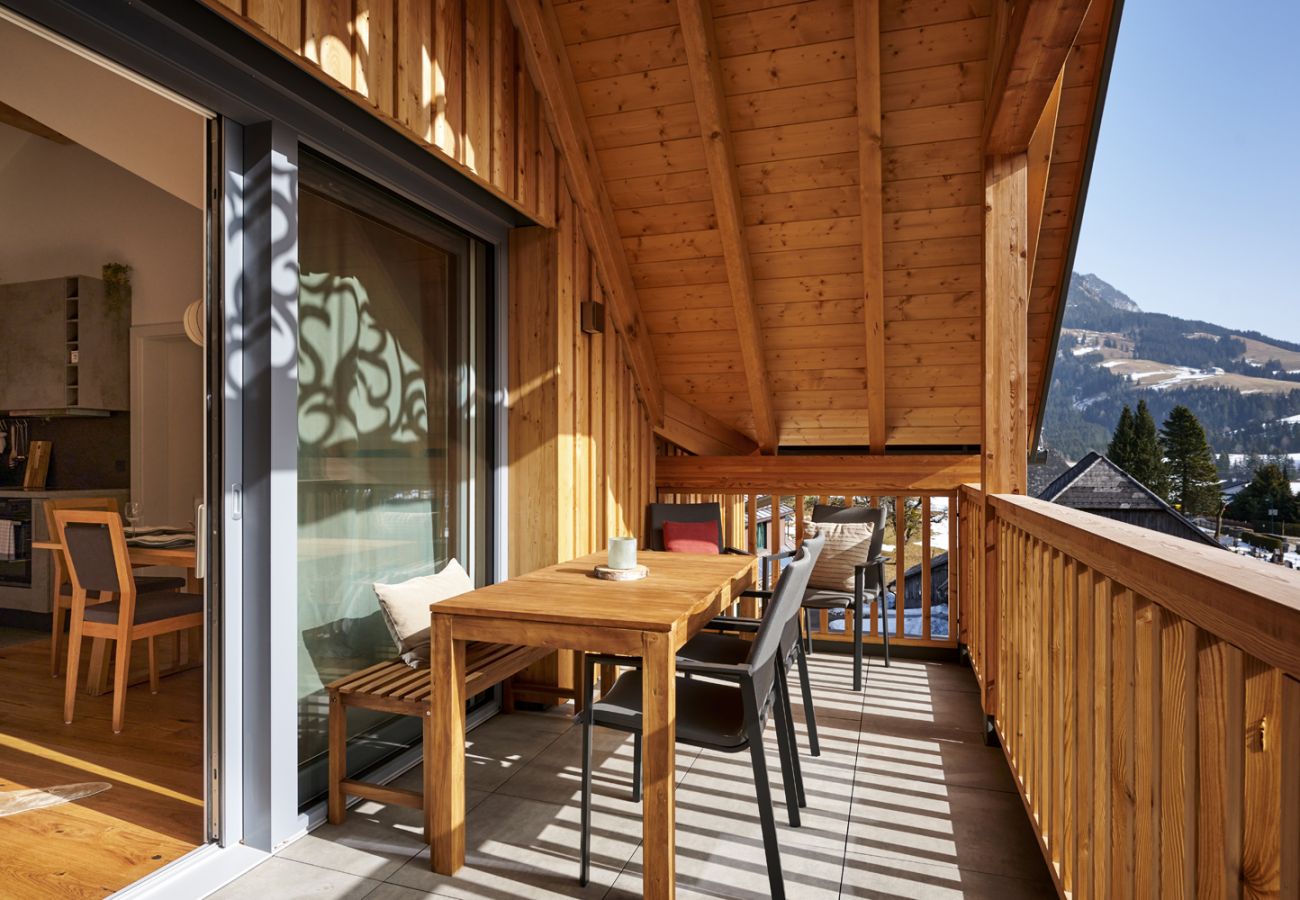 Balkon mit Aussicht in der Ferienwohnung Alm Lodge A11 in Tauplitz