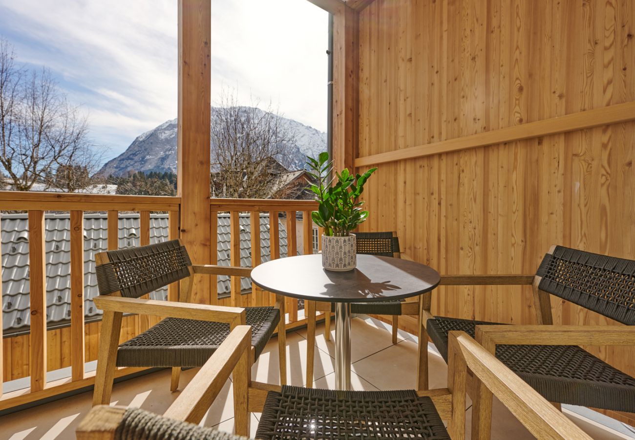 Balkon mit Bergblick in der Ferienwohnung Alm Lodge A3 in Tauplitz