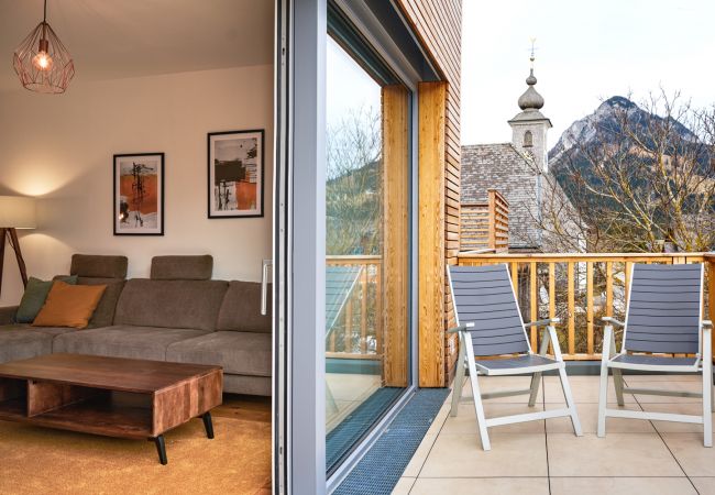 Moderne Terrasse mit Sitzbereich in der Ferienwohnung Adler lodge D5 in Tauplitz