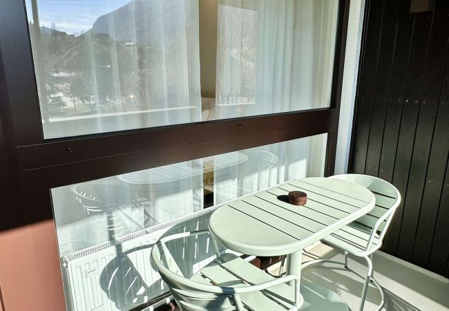 Ferienwohnung in Bad Aussee - Miami Vice Appartement mit Balkon Ferienwohnung in Bad Aussee - Miami Vice Appartement mit Balkon