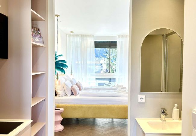 Ferienwohnung in Bad Aussee - Miami Vice Appartement mit Balkon Ferienwohnung in Bad Aussee - Miami Vice Appartement mit Balkon