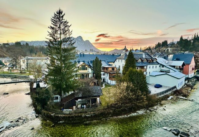 Ferienwohnung in Bad Aussee - Miami Vice Appartement mit Balkon Ferienwohnung in Bad Aussee - Miami Vice Appartement mit Balkon