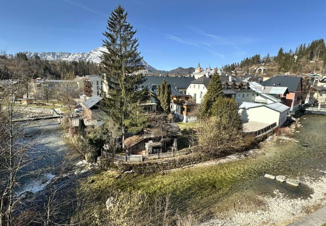 Ferienwohnung in Bad Aussee - Miami Vice Appartement mit Balkon Ferienwohnung in Bad Aussee - Miami Vice Appartement mit Balkon