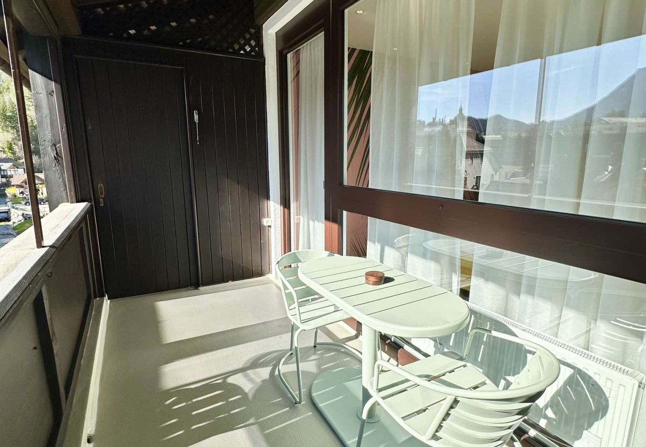 Ferienwohnung in Bad Aussee - Miami Vice Appartement mit Balkon