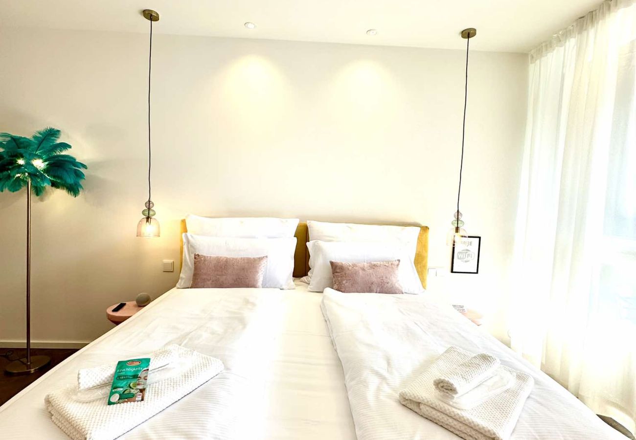 Ferienwohnung in Bad Aussee - Miami Vice Appartement mit Balkon