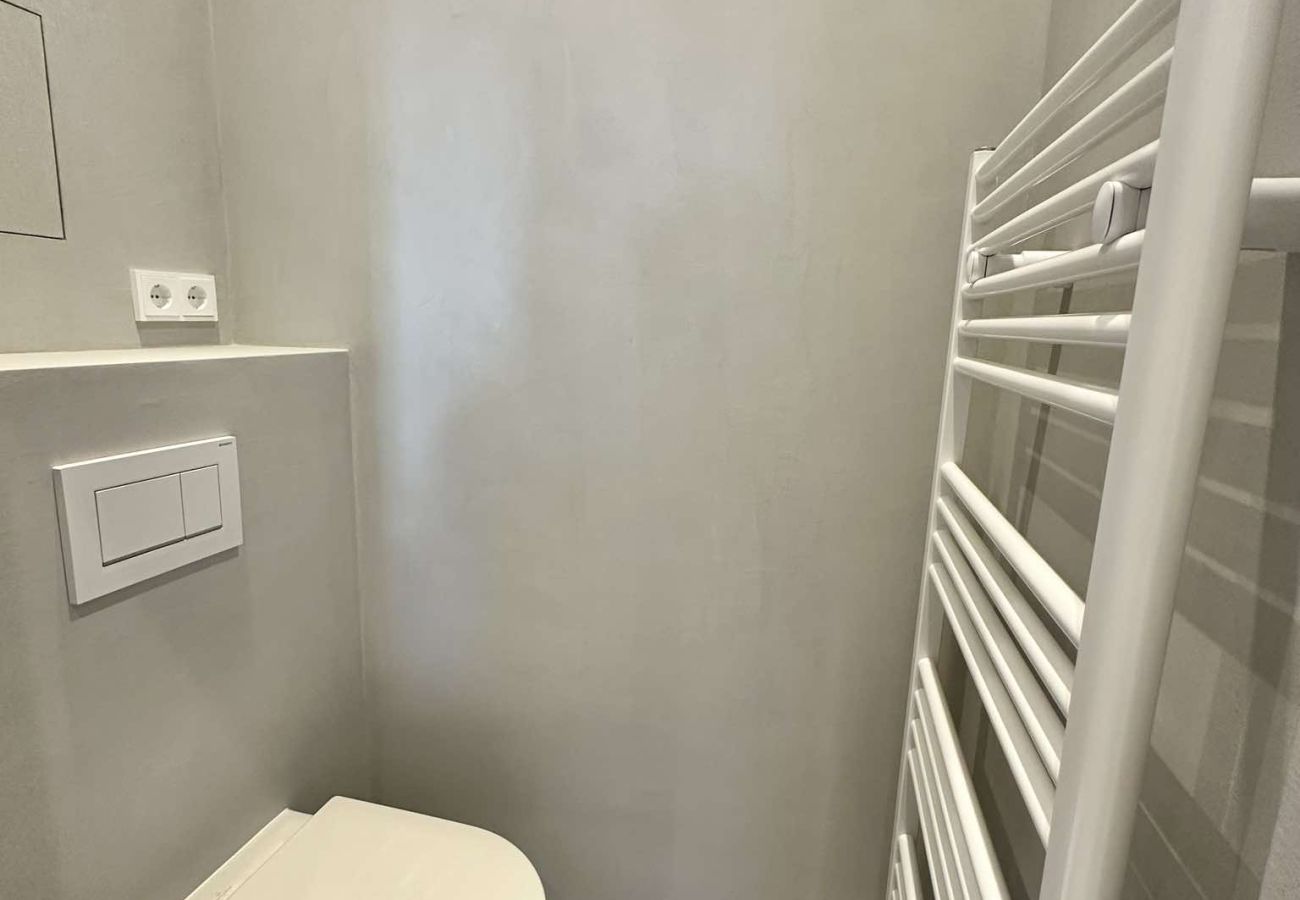 Ferienwohnung in Bad Aussee - Miami Vice Appartement mit Balkon