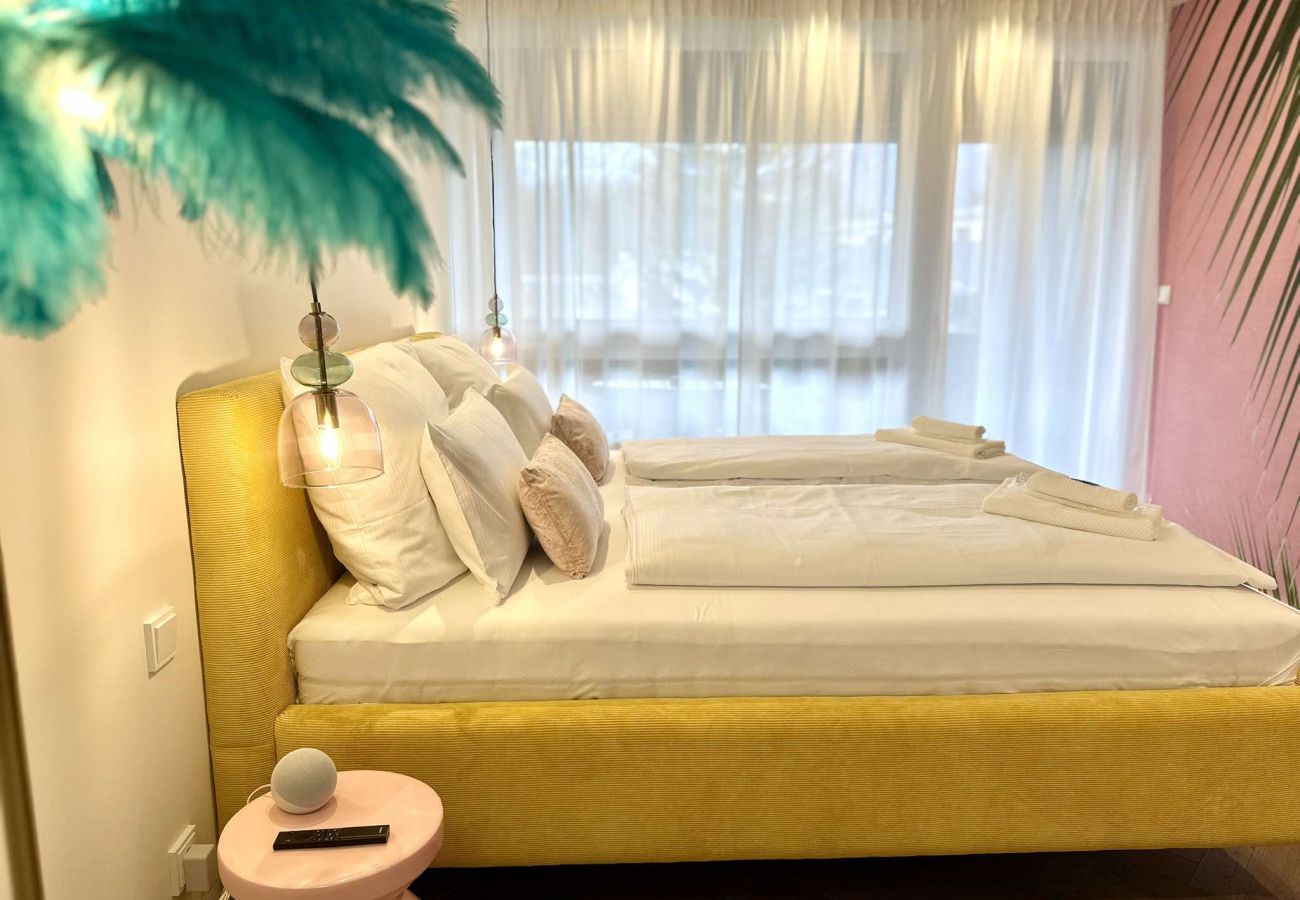 Ferienwohnung in Bad Aussee - Miami Vice Appartement mit Balkon