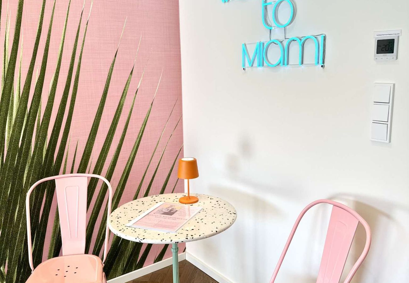 Ferienwohnung in Bad Aussee - Miami Vice Appartement mit Balkon