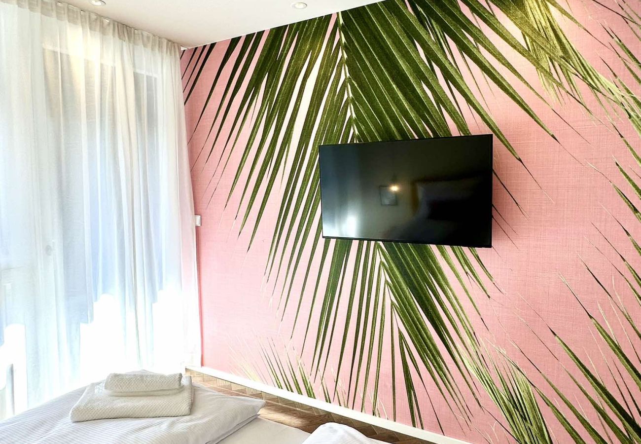 Ferienwohnung in Bad Aussee - Miami Vice Appartement mit Balkon