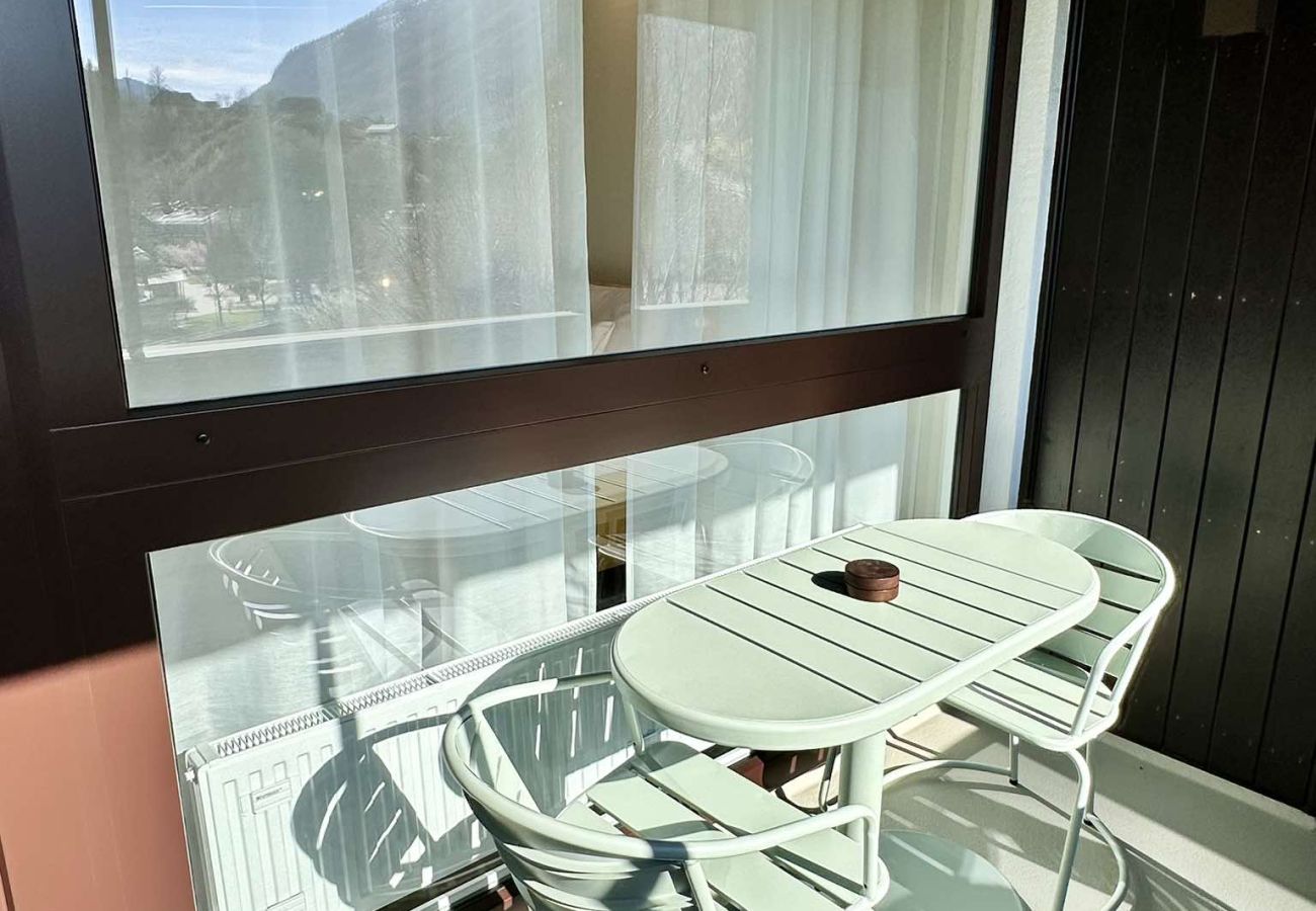 Ferienwohnung in Bad Aussee - Miami Vice Appartement mit Balkon