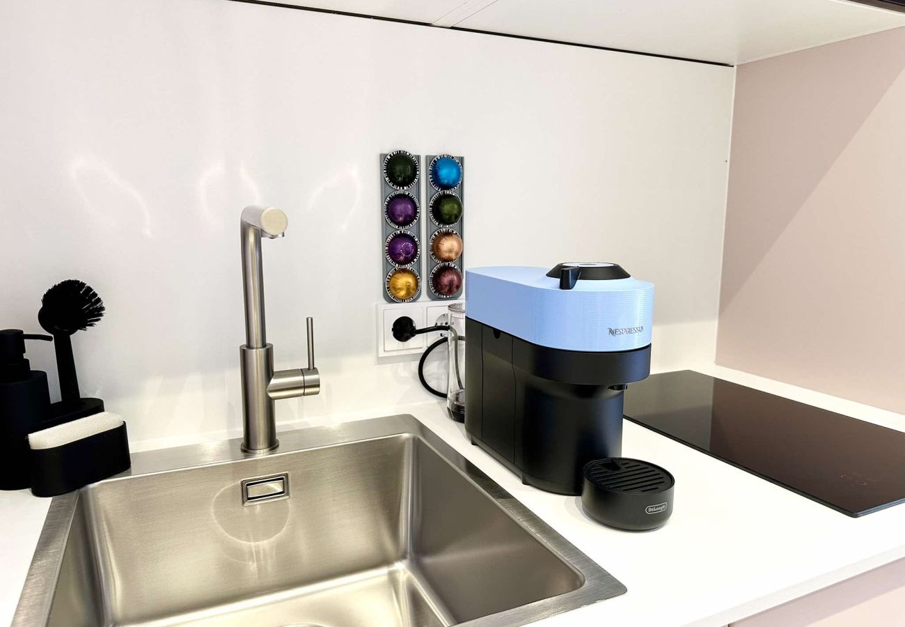 Ferienwohnung in Bad Aussee - Miami Vice Appartement mit Balkon