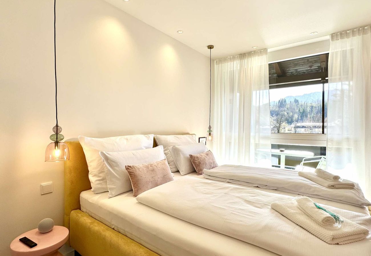 Ferienwohnung in Bad Aussee - Miami Vice Appartement mit Balkon