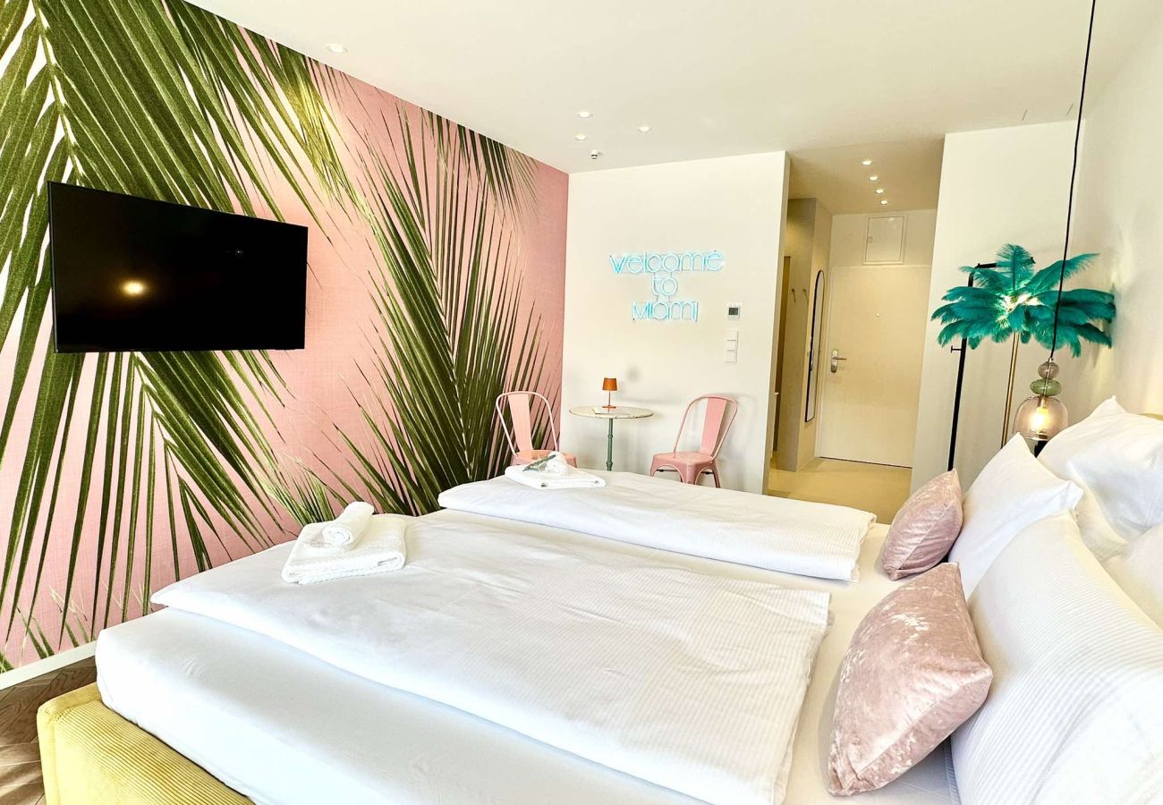 Ferienwohnung in Bad Aussee - Miami Vice Appartement mit Balkon