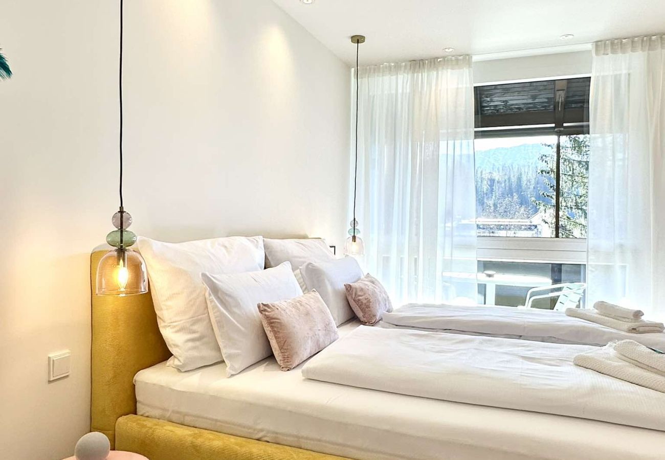 Ferienwohnung in Bad Aussee - Miami Vice Appartement mit Balkon