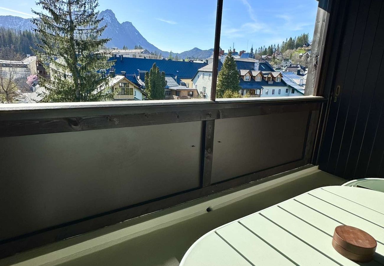 Ferienwohnung in Bad Aussee - Miami Vice Appartement mit Balkon