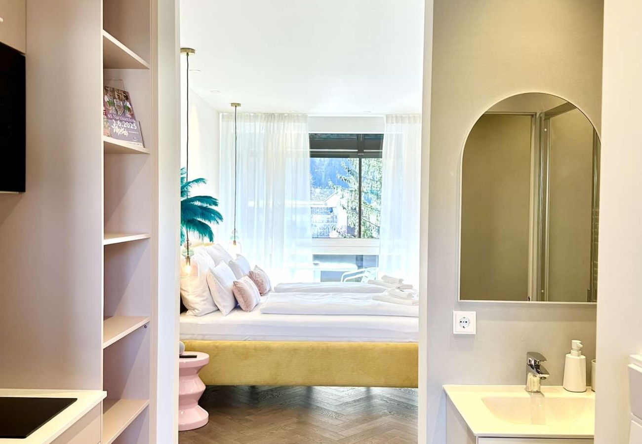 Ferienwohnung in Bad Aussee - Miami Vice Appartement mit Balkon