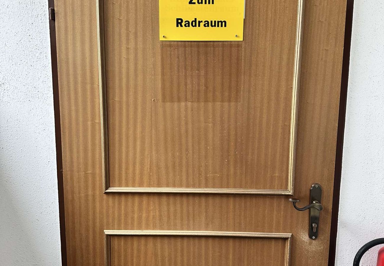 Ferienwohnung in Bad Aussee - Miami Vice Appartement mit Balkon